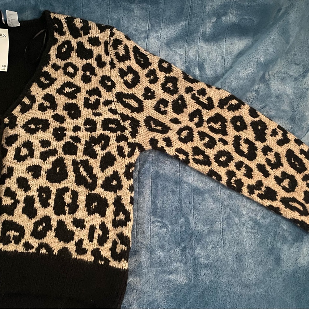 H&M Black and Beige Leopard Print Cardigan - Picture 5 of 5